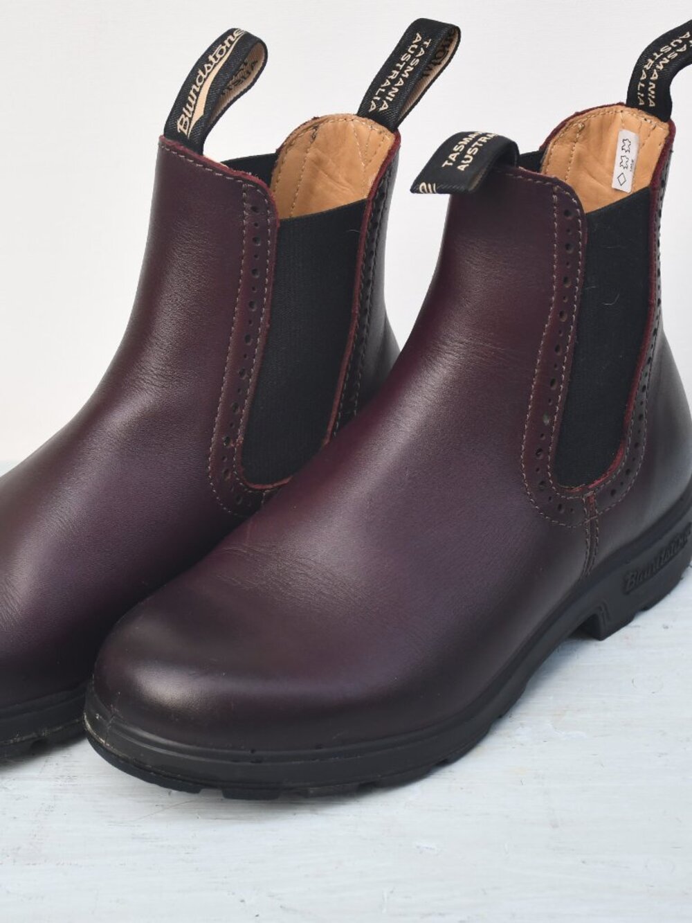 Blundstone 1677 Womens Series High Top Chelsea Boots Shiraz Leather Burgundy 8